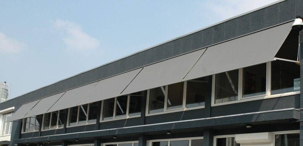 uitvalscherm op maat bij een school in Amsterdam