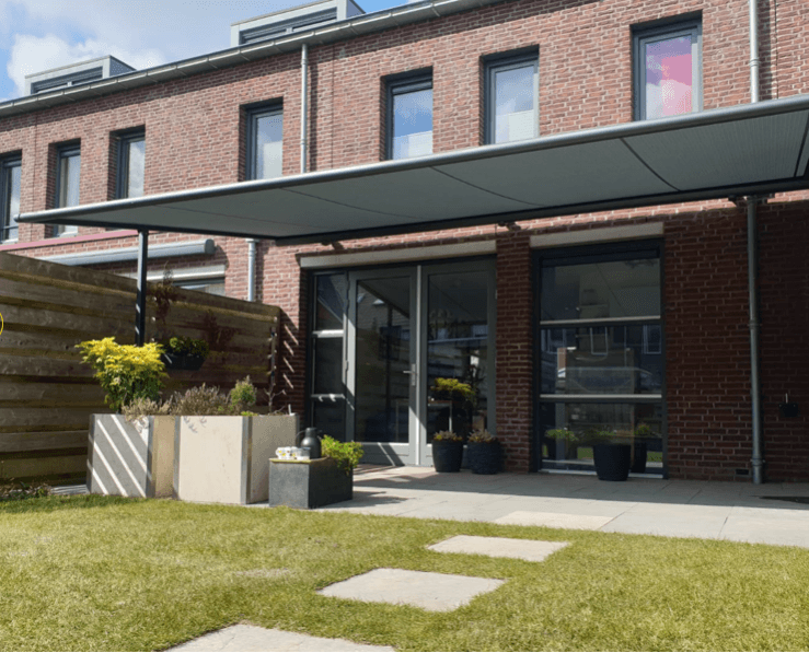 pergola zonwering op maat voor terras in Amstelveen